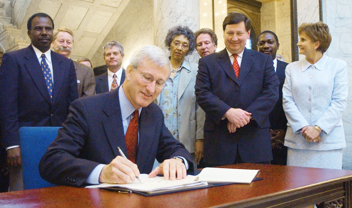 MSTODAYnews's tweet image. From MT Ideas: Former Mississippi Gov. Ronnie Musgrove writes that public service is a team sport: "Who a leader surrounds himself with makes all the difference, now and for generations to come." 
buff.ly/3D0jot8