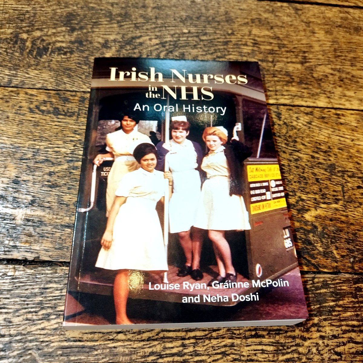 ConnollyBooks's tweet photo. From it's inception in 1948 the National Health Service (NHS) saw Irish women &amp; men recruited to train &amp; work as nurses in British hospitals. By the 1960s approximately 30,000 Irish-born nurses were working across the NHS, constituting around 12% of staff

https://t.co/gCw9JZJP6q https://t.co/GgiXc2yg3z