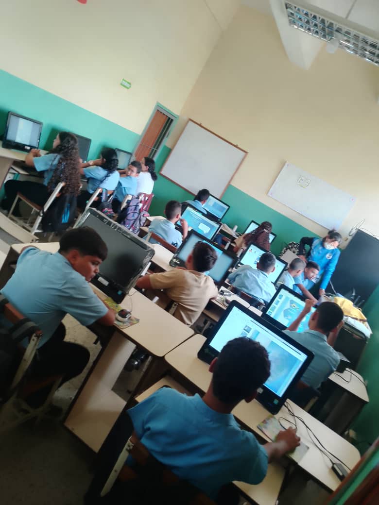 #12Feb | Atencion Escolar en C.E.N Estado Mérida ubicado en el Municipio Angostura Del Orinoco conjuntamente con el Tutor CBIT Miguel Suárez y la docente de Aula Licda. Duvijida López a Estudiantes sobre el pensamiento computacional en el marcó del 24 Aniversario de FUNDABIT.