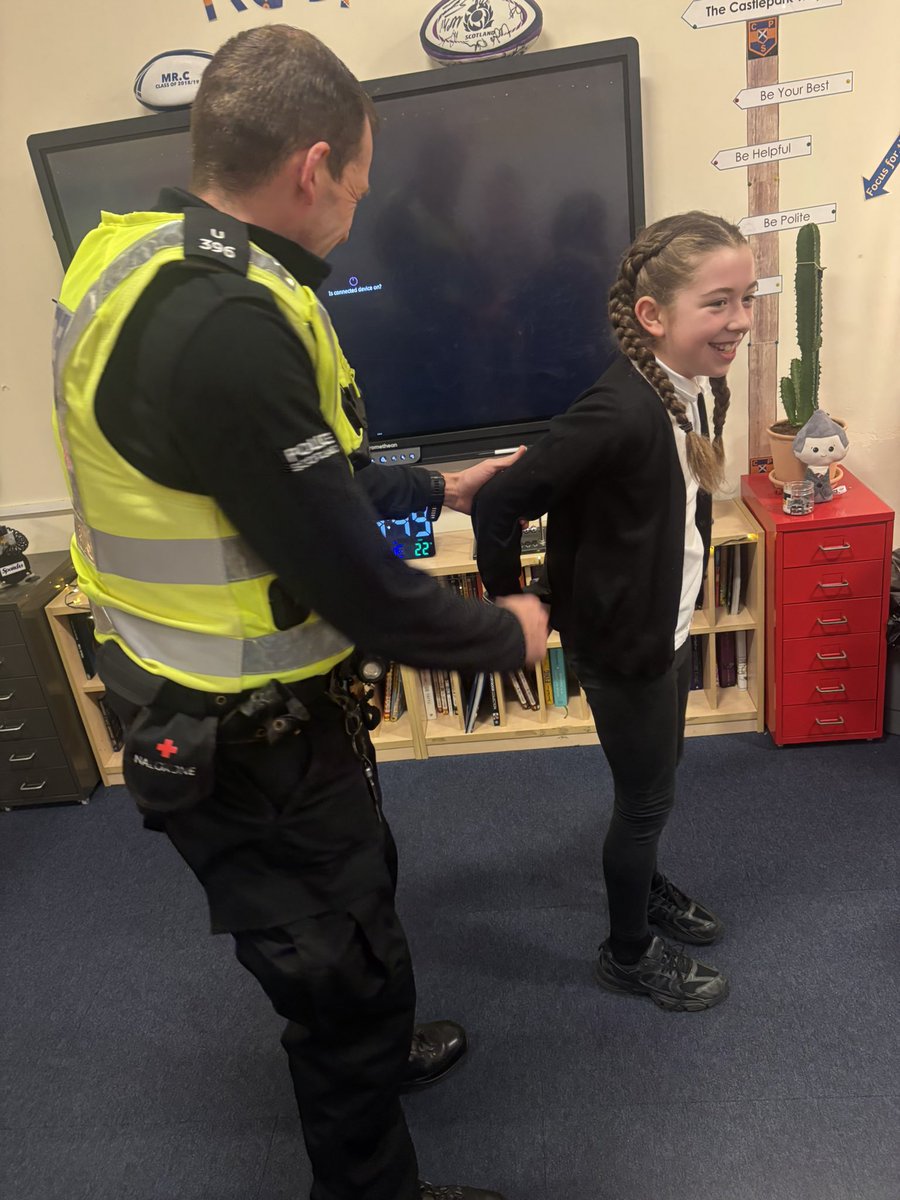 HollieJHarley's tweet image. Thank you @PSOS_Ayrshire for attending another one of @IrvineRoyalAcad cluster primaries to meet with P7s @CastleparkPS as part of our transition programme. The young people showed great respect and enthusiasm throughout #Transition #Buildingrelationships #Keepingussafe