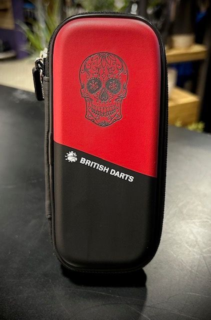 british_darts's tweet image. Another super cool engraving on our new BD Smart Case!  Our Smart Case is available in 6 colours and holds a set of full assembled  darts along with  a ton of dart accessories ❤️ 🎯 Tell us what you think of 'em!

#smartcase #darts #lndont #socool #candycrush