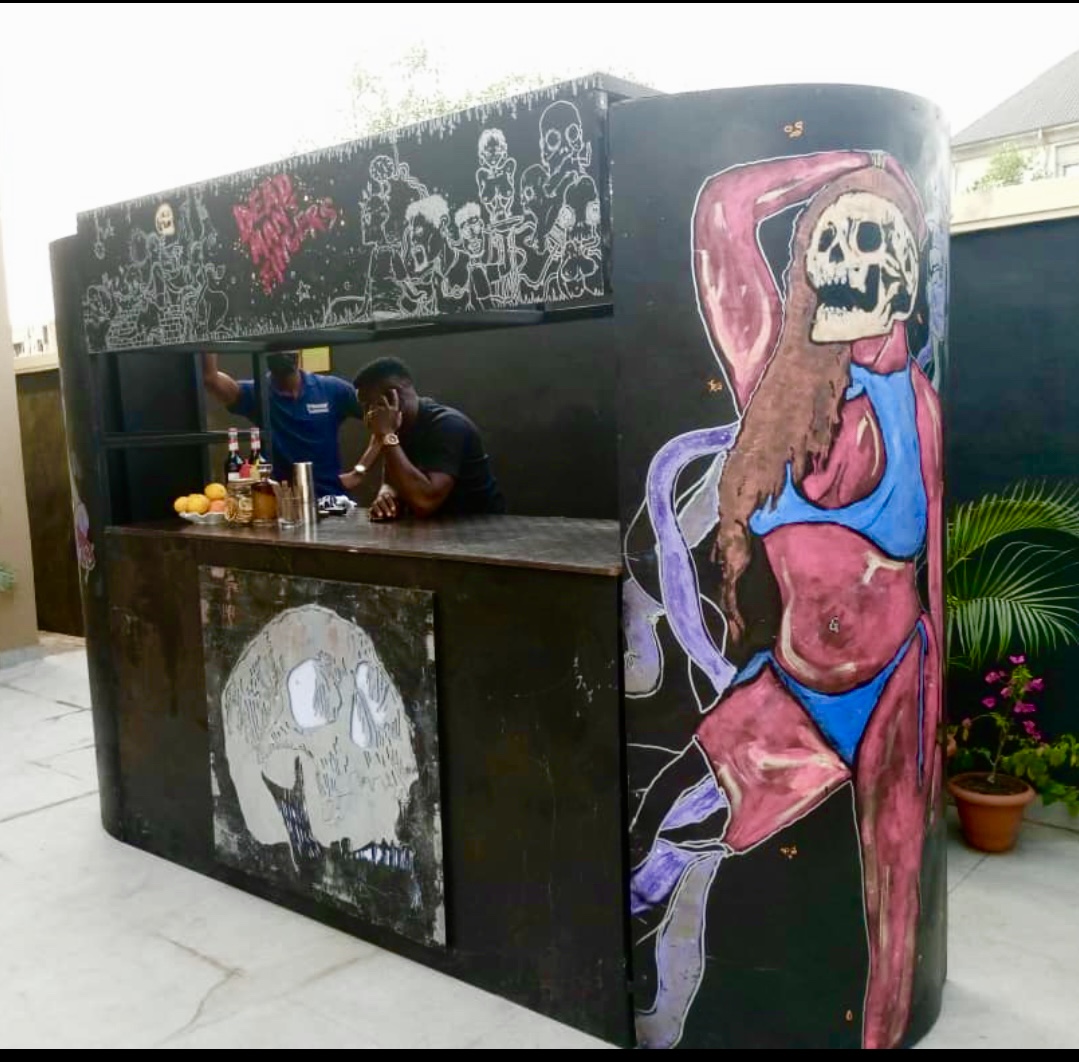 Painting on a detachable-Bar (2021)