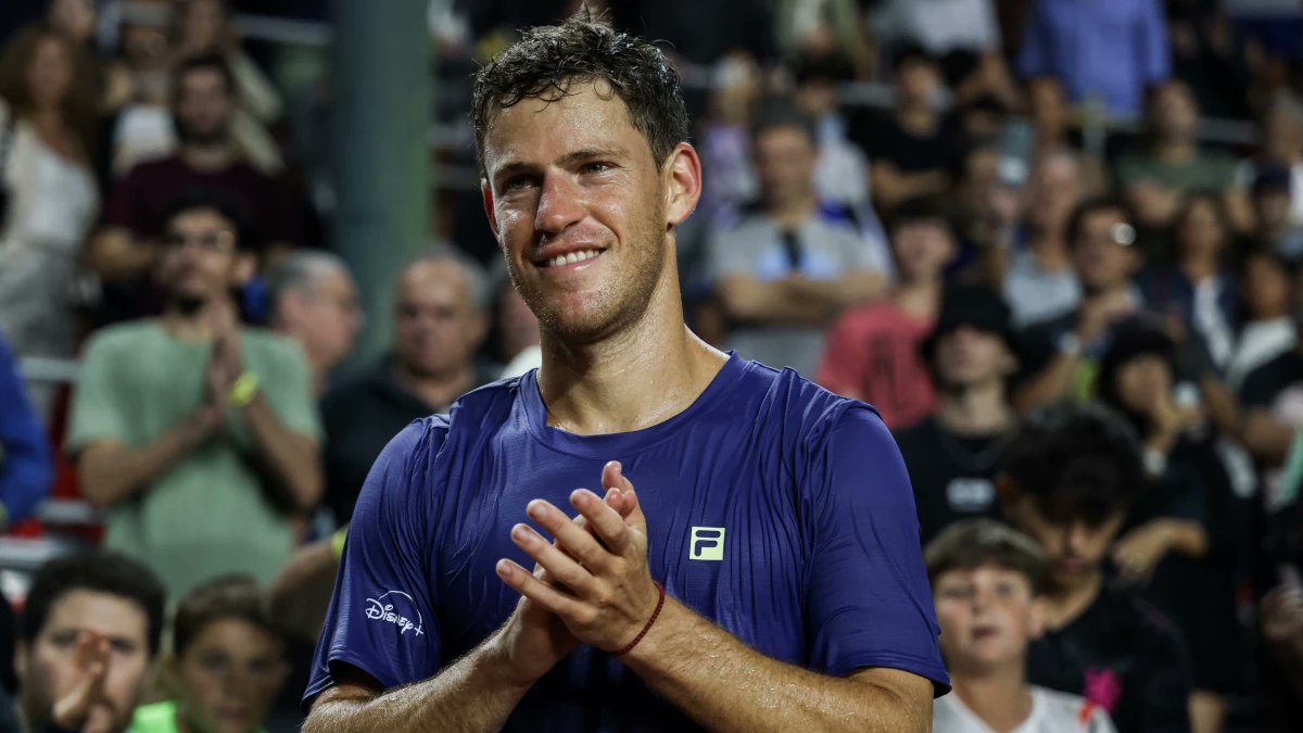 La carta despedida de Diego Schwartzman al tenis 🥹

El mes pasado estaba en Uruguay disfrutando de unas vacaciones junto a mi familia cuando se me acercó un chico francés de 22 o 23 años. Me dijo lo siguiente: "¡Me acuerdo cuando estabas jugando con Rafa en Roland Garros y