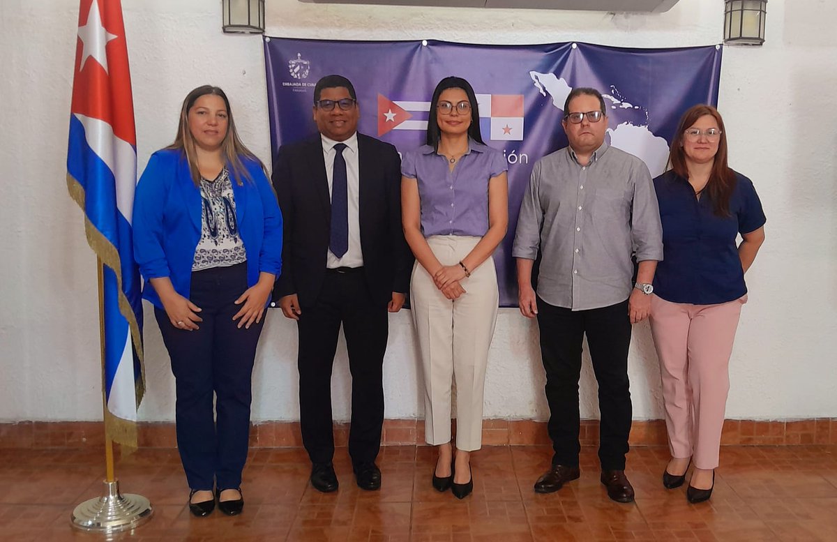Grato encuentro con S.E. Jessica Yaoska Padilla Leiva, nueva embajadora de Nicaragua en Panamá. Durante intercambio fraternal, reafirmamos la solidaridad y hermandad que caracterizan los históricos vínculos  entre nuestros países.
