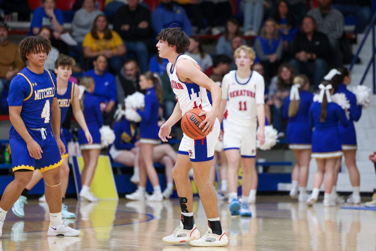 wwsenatorbb's tweet photo. WW will play Borden tonight at home! J.V. will start at 6 p.m. with Varsity to follow! https://t.co/Ky0dlWLpSm