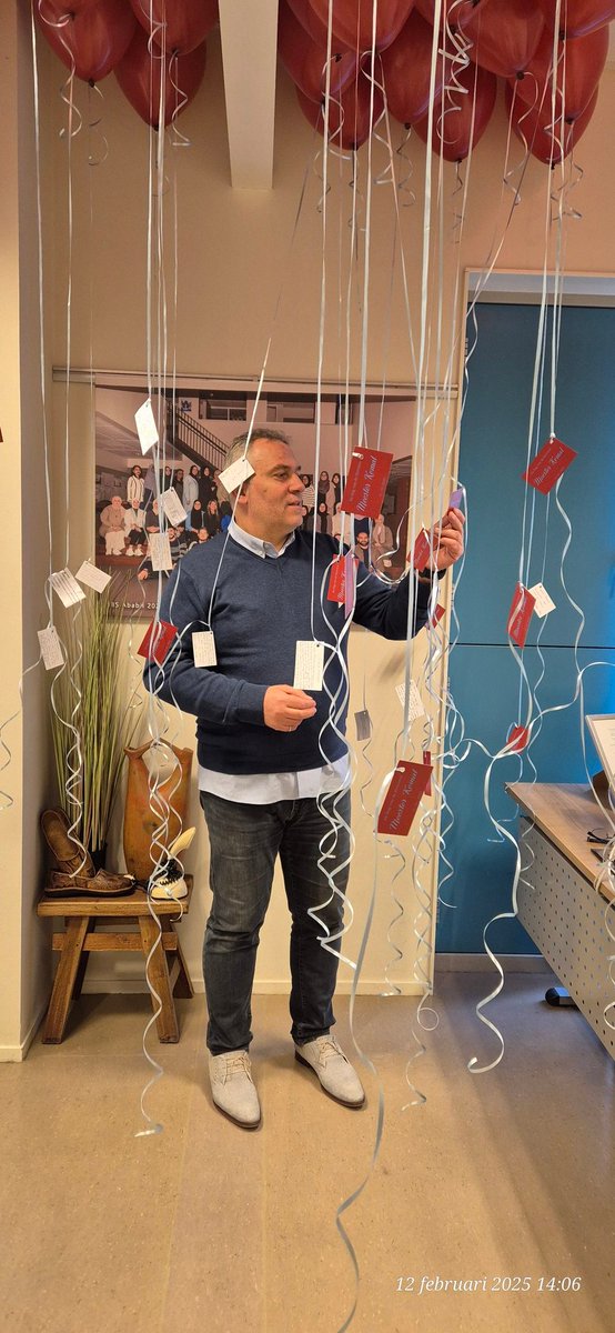 alikemalkadi's tweet image. Een dankbaar hart spreekt

Lieve collega’s,
Wat een bijzondere en onverwachte verrassing! Jullie warme woorden en oprechte waardering hebben mij diep geraakt. Ik voel me gezegend en enorm dankbaar dat ik al 13 jaar mag samenwerken met zo’n betrokken, behulpzaam en gedreven team