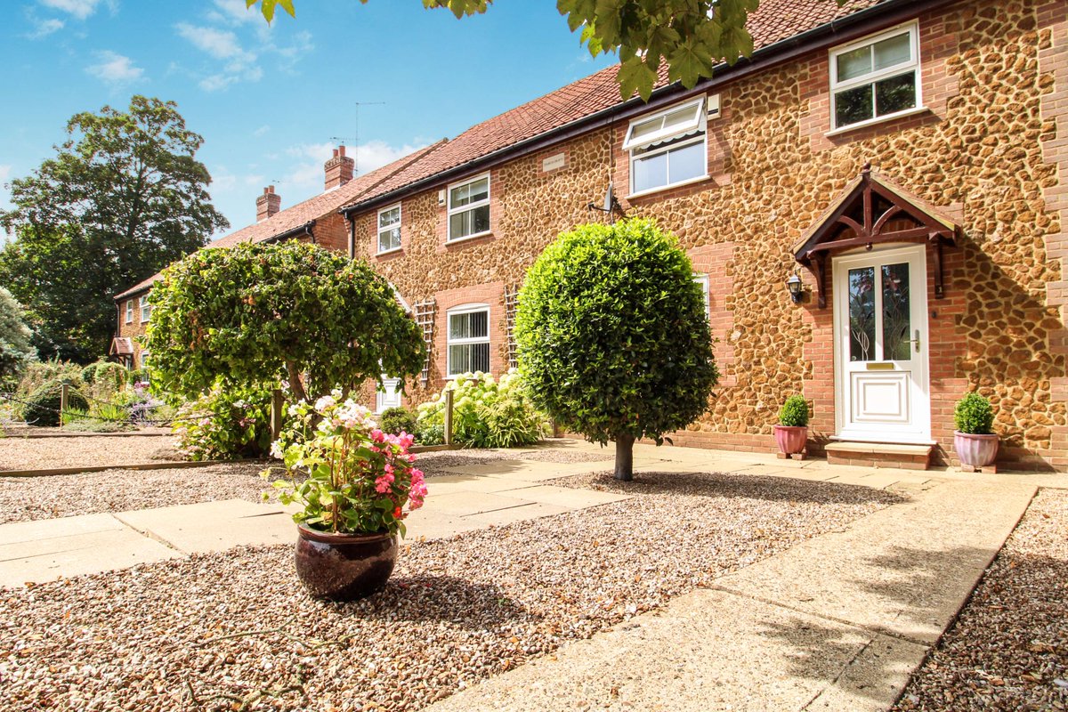 BrittonsEA's tweet photo. THIS CHARMING LITTLE HOUSE HAS NOW SOLD 💐🌞😍 in the desirable location of Dersingham.
For a Free valuation please call our office on 01553 692828 ☎️ or visit our website for a instant valuation https://t.co/cqOa5t3j0W https://t.co/lOf6c9CgTq