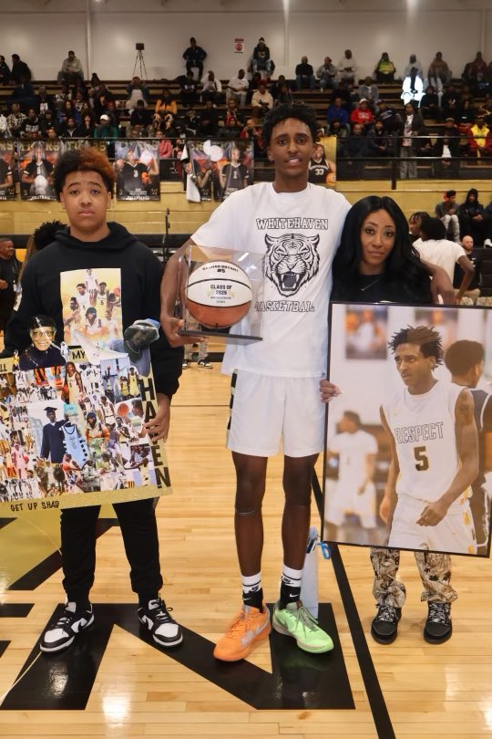 RashadBryant_'s tweet image. Senior night !! 💛🖤