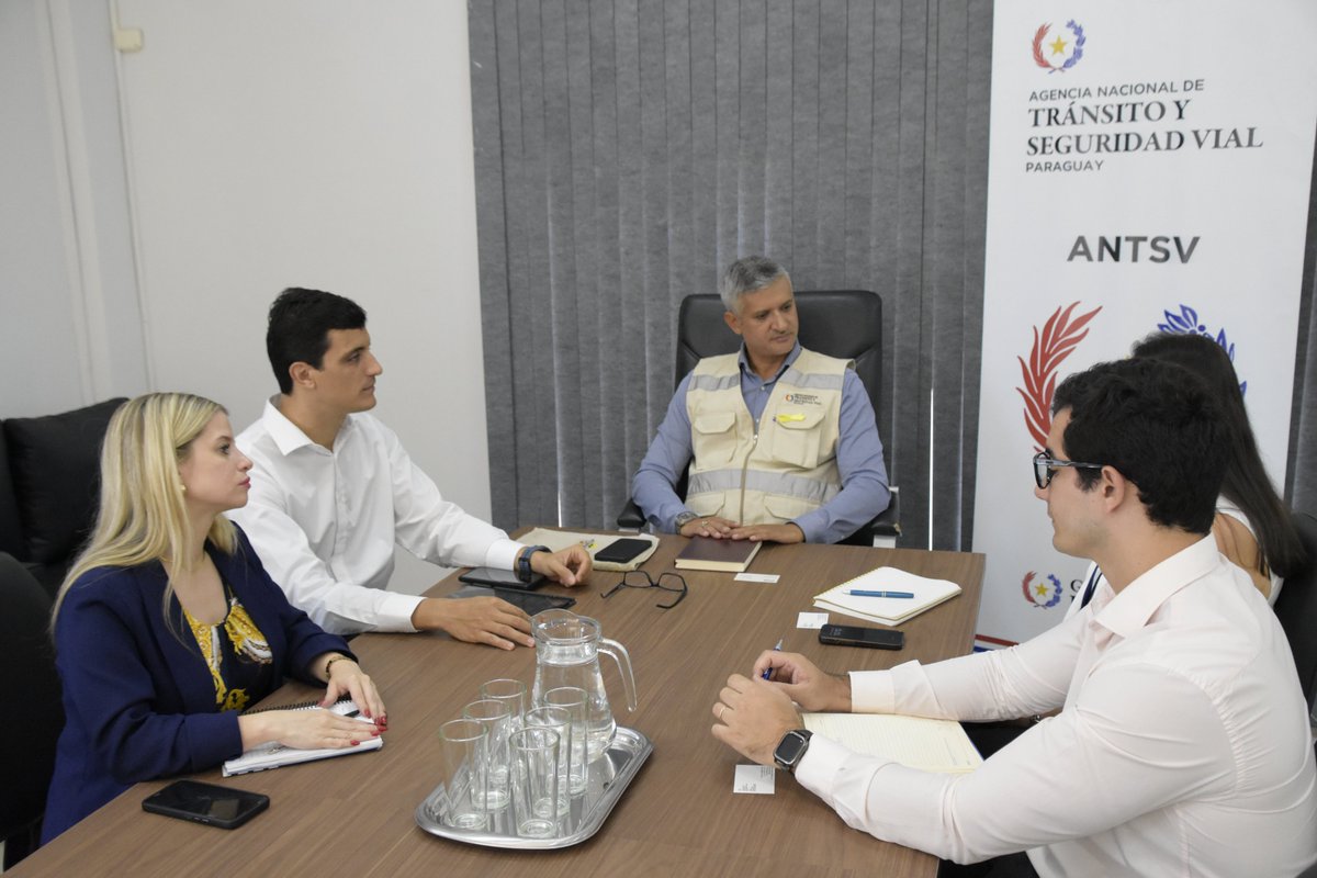 antsv_py's tweet photo. El Director Ejecutivo de la ANTSV, Lic. Félix Jiménez, participó en una reunión junto a Paula Cruz, Especialista Senior de Transporte, y Fernando Cuenca, de la División Transporte del BID, para avanzar en iniciativas clave de seguridad vial en Paraguay.

#GobiernoDelParaguay 🇵🇾 https://t.co/eyVuhXAuN4