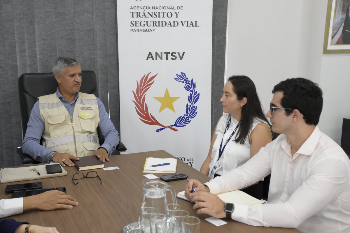 antsv_py's tweet photo. El Director Ejecutivo de la ANTSV, Lic. Félix Jiménez, participó en una reunión junto a Paula Cruz, Especialista Senior de Transporte, y Fernando Cuenca, de la División Transporte del BID, para avanzar en iniciativas clave de seguridad vial en Paraguay.

#GobiernoDelParaguay 🇵🇾 https://t.co/eyVuhXAuN4