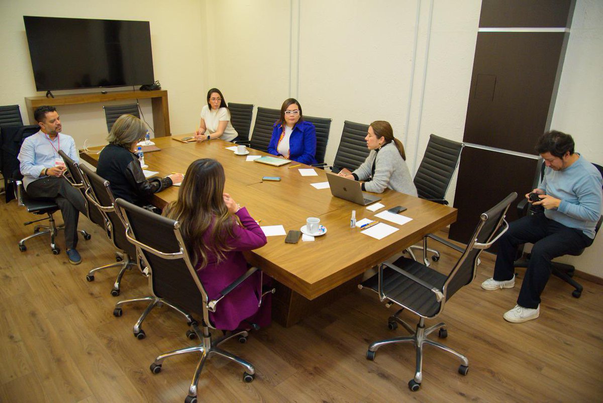 Tuve el privilegio de entrevistar para la revista #MisiónCrítica a #LasdelaMovilidad.
<a href="/SEMOV_Edomex/">Secretaría de Movilidad GEM</a> apostó  por el talento de un grupo de #mujeres que acompaña a <a href="/DanielSibaja_/">Daniel Sibaja</a>  y tiene una misión fundamental: transformar la calidad de vida a través del transporte. #Próximamente.