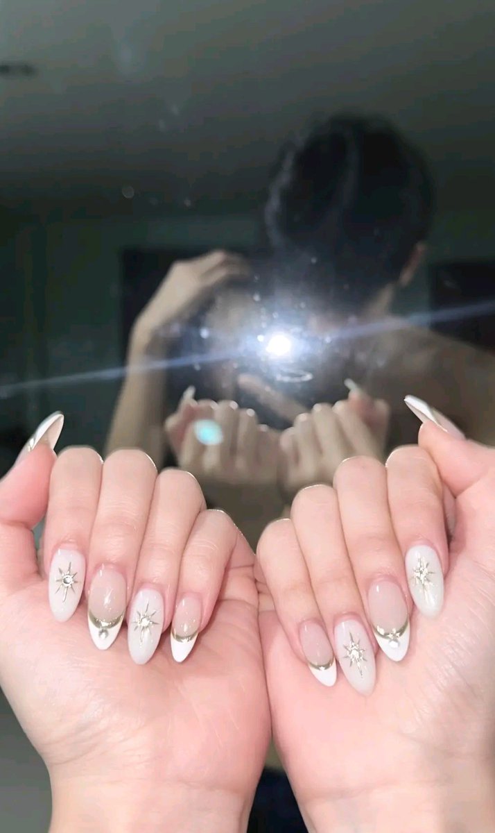Eunaecore (She's showing off the new nail set she got that he paid for)