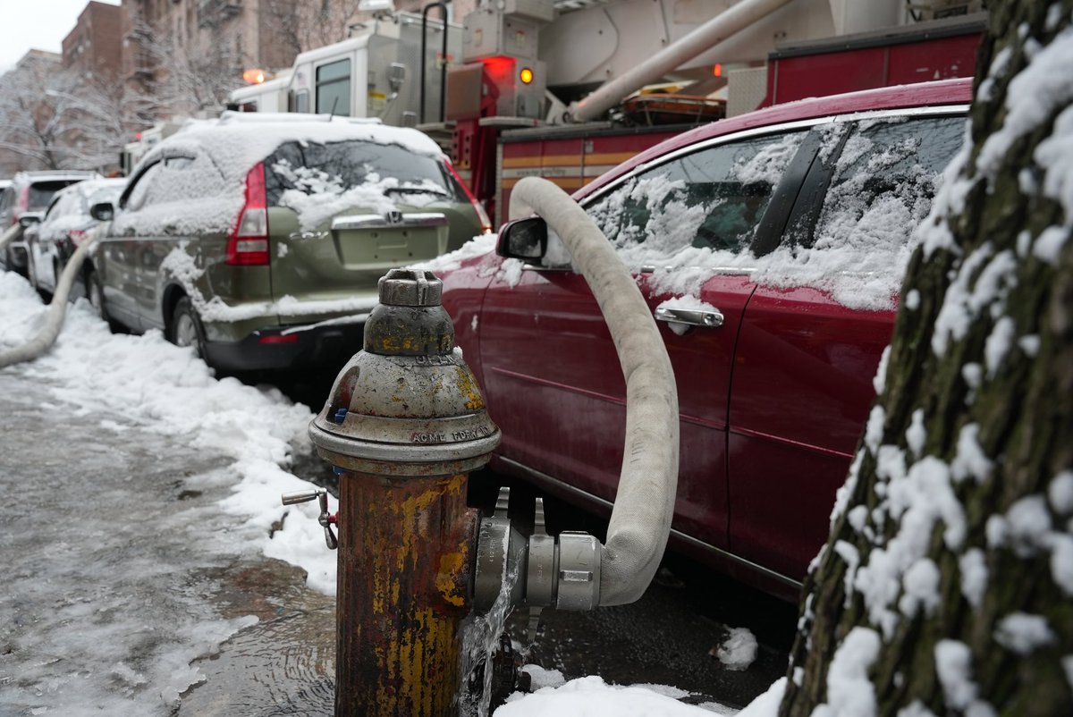 FDNYFC's tweet image. We had two fatalities at a 3-alarm fire in the Bronx Wednesday morning. Our thoughts are with those affected by this fire and we are grateful to our partners in the @redcrossny and @nycemergencymgt for assisting displaced residents.
 
For the second time in three days, FDNY…