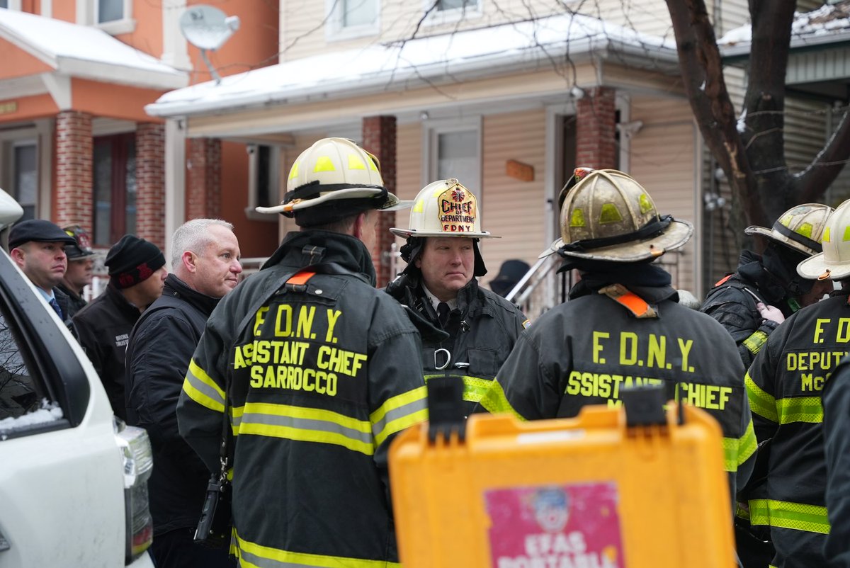 FDNYFC's tweet image. We had two fatalities at a 3-alarm fire in the Bronx Wednesday morning. Our thoughts are with those affected by this fire and we are grateful to our partners in the @redcrossny and @nycemergencymgt for assisting displaced residents.
 
For the second time in three days, FDNY…