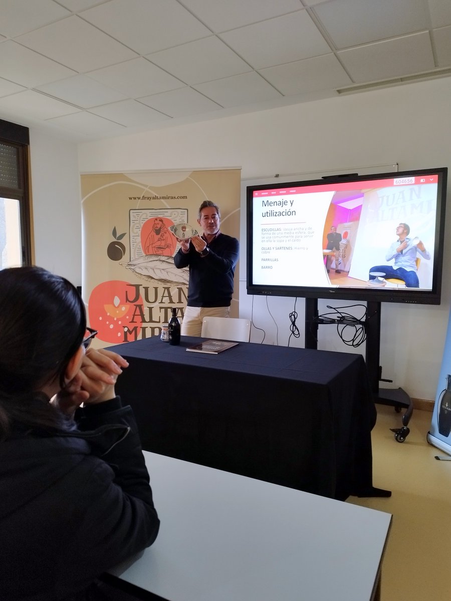 #TalDíaComoHoy celebramos el nacimiento (1709) de #JuanAltamiras en la Fundación Adunare, junto a sus alumnos de cocina, sala y catering.
La Fundación trabaja para promover la integración social, educativa, cultural y laboral de personas en situación o riesgo de exclusión.