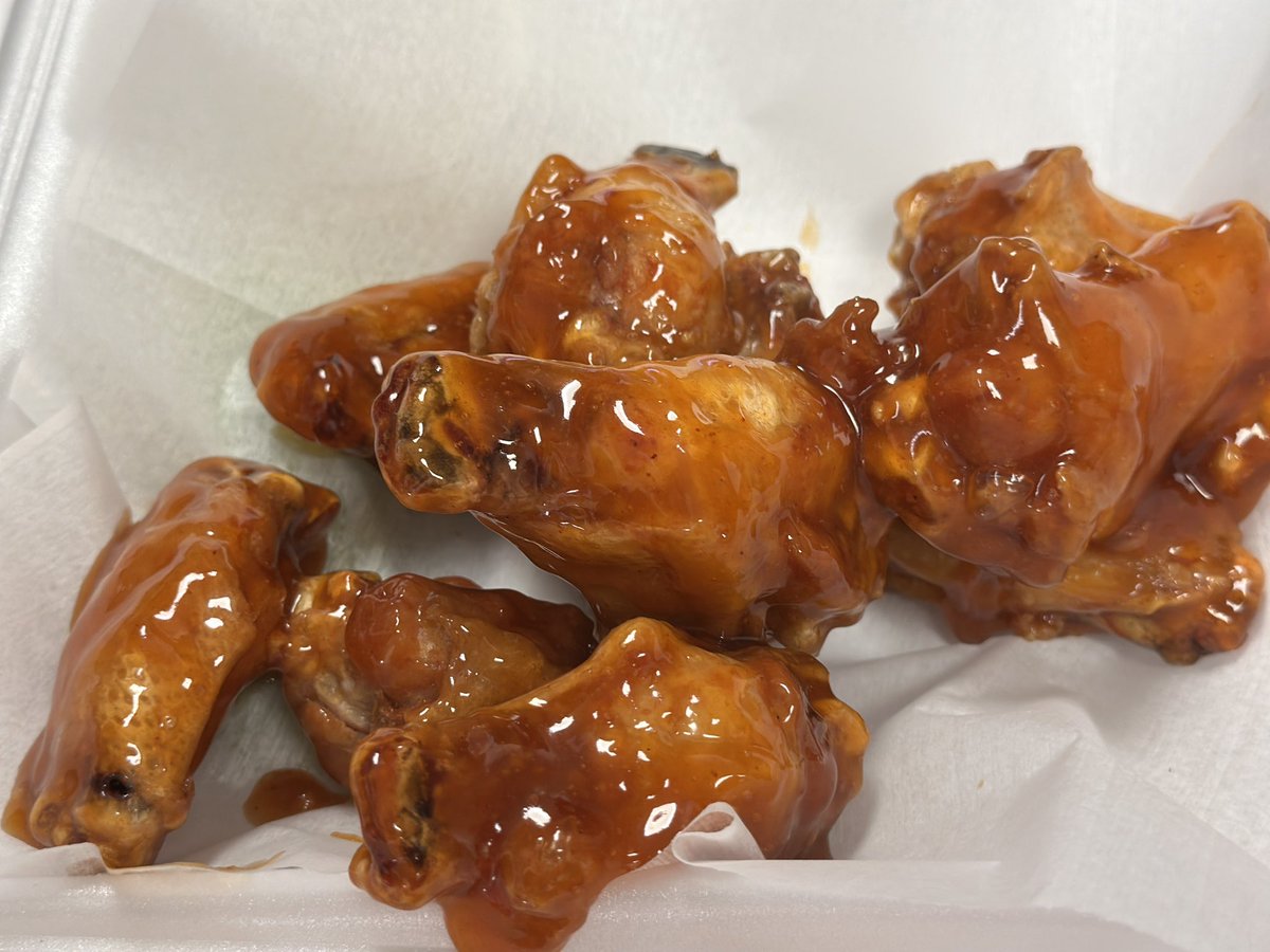 WemosWings's tweet image. 🍗 When you’re just winging it through the week, make it a Wemo’s Wednesday for a treat

📲 Skip the line and order ahead at WemosWings.com or call us at 251-633-5877
#wemos #wings #mobilealabama #mobtown #somobile