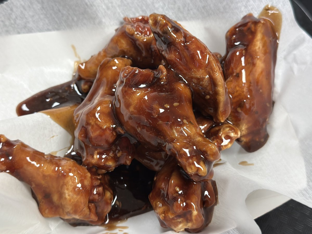 WemosWings's tweet image. 🍗 When you’re just winging it through the week, make it a Wemo’s Wednesday for a treat

📲 Skip the line and order ahead at WemosWings.com or call us at 251-633-5877
#wemos #wings #mobilealabama #mobtown #somobile
