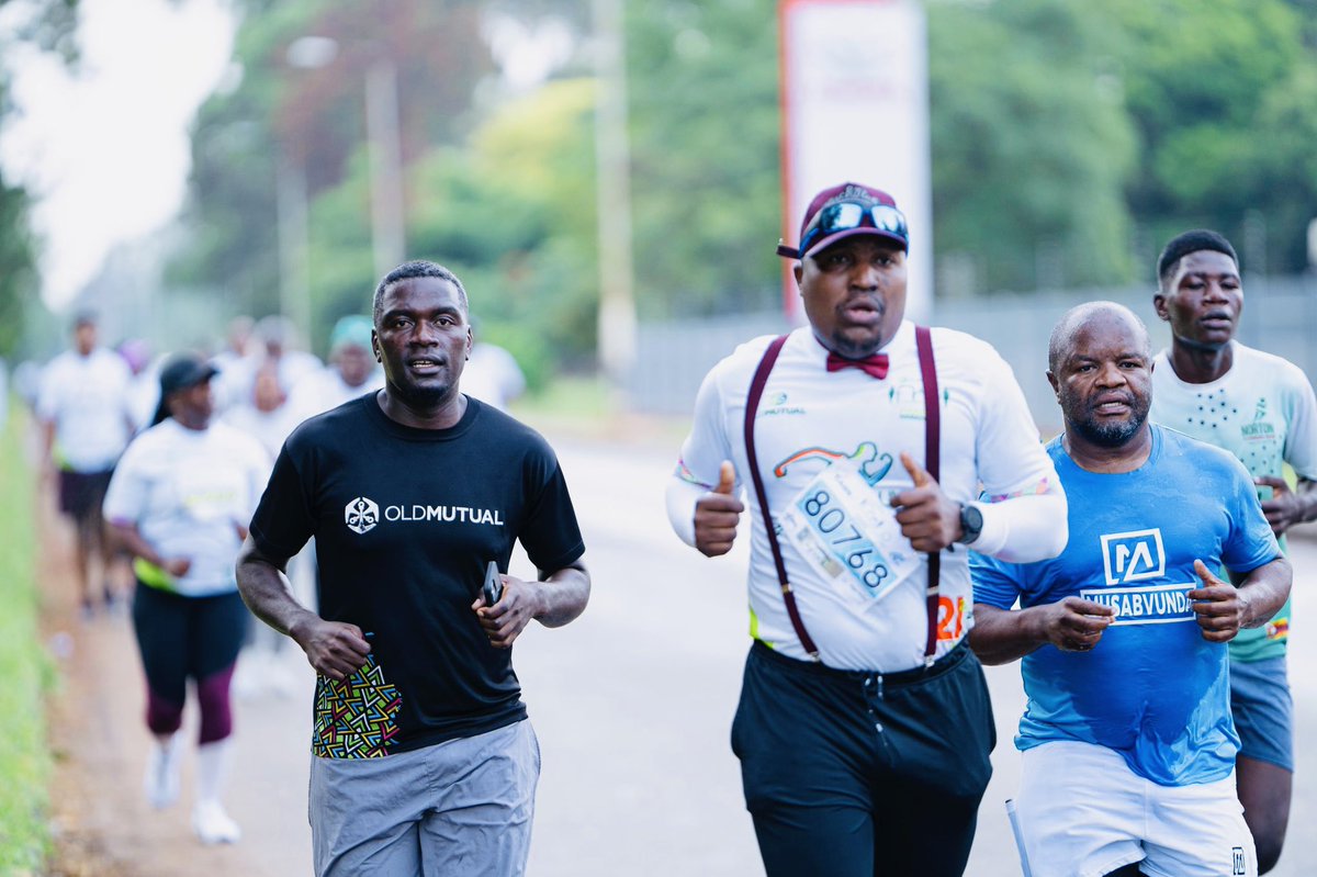 legends_uz_fc's tweet image. “If you want to run, run a mile. If you want to an experience a different life, run a marathon.” Emil Zatopek.
The Old Mutual Marathon was the place to be this past weekend, as our players embraced the call for fitness, combining it with their passion and joy for running.