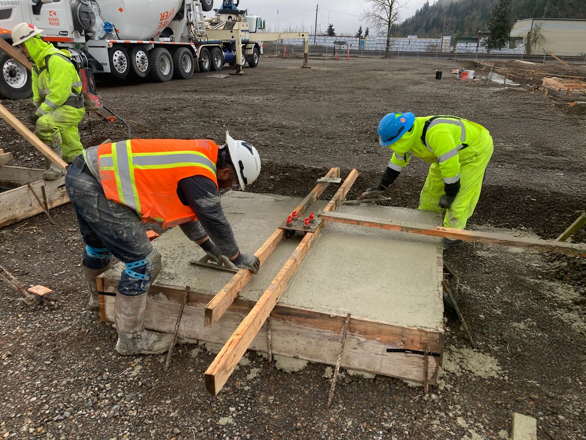 chambersconstr's tweet image. Crews started the footings for the new glulam building at Rosboro. They have poured nearly 70 footings and about 460 yards of concrete in the last week! #GoChambers #ProgressPhotos #Construction