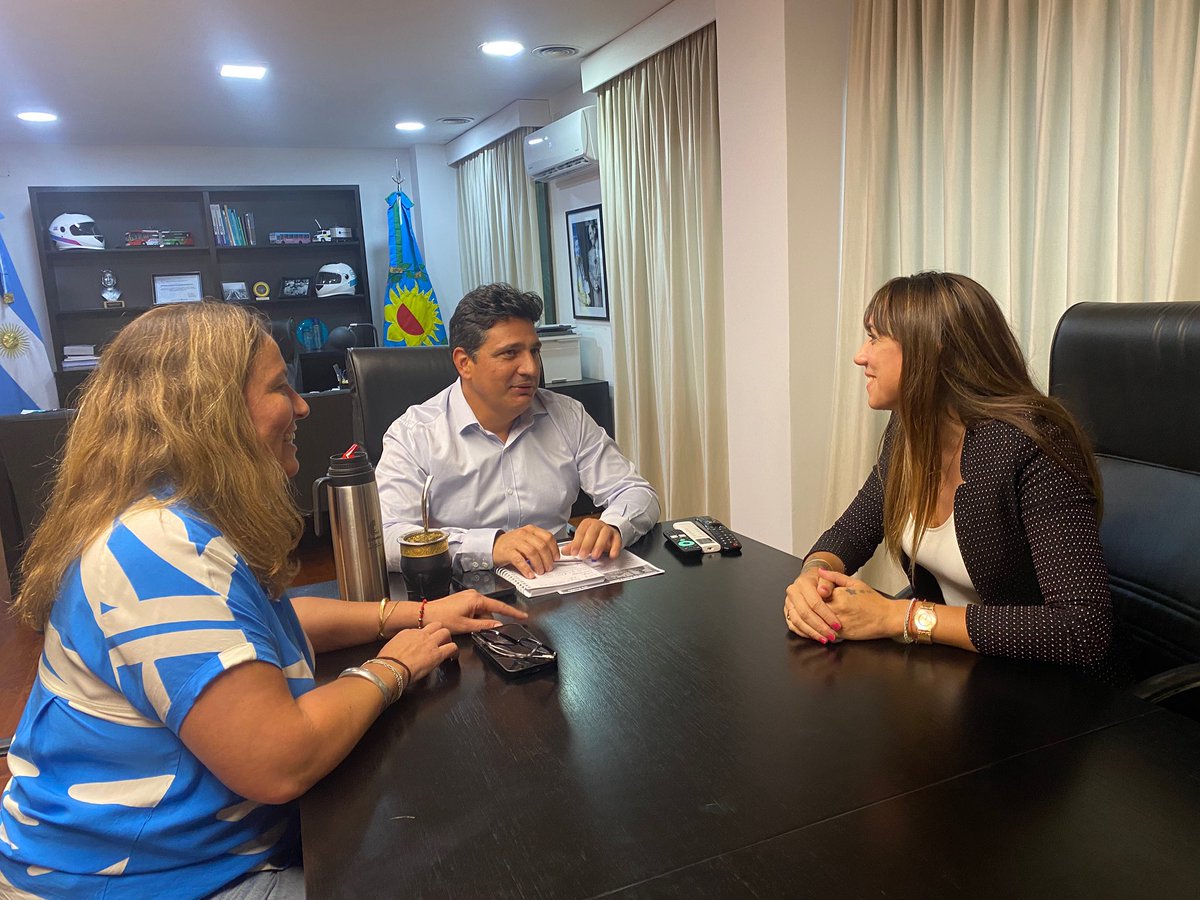 Me reuní con el Ministro <a href="/MartinMarinucci/">Martín Marinucci</a> y la Secretaria <a href="/ValeriaArata/">ᴠᴀʟᴇʀɪᴀ ᴀʀᴀᴛᴀ</a>.  Conversamos sobre la situación de los seguros en la región, como impacta la siniestralidad en el rubro, y la importancia de la prevención. Gracias por su tiempo🙏
<a href="/TransportePBA/">Ministerio de Transporte</a> 
<a href="/GrupoProvincia/">Grupo Provincia</a> 
<a href="/pseguros/">Provincia Seguros</a>