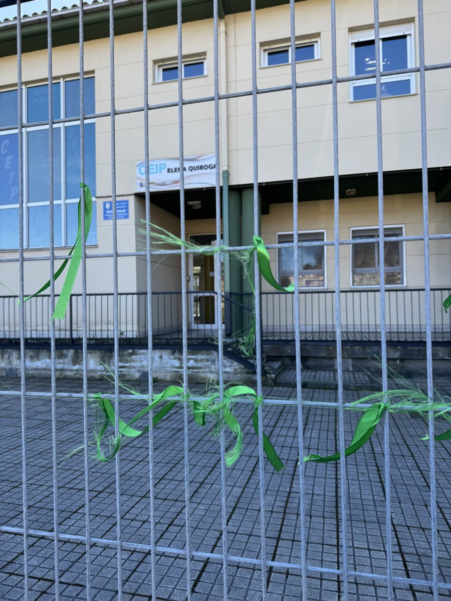 💚 Hoy es miércoles verde y lo dedicamos a poner el foco en las condiciones de las instalaciones educativas, ya que existen muchos centros que necesitan ser reformados en mayor o menor medida.