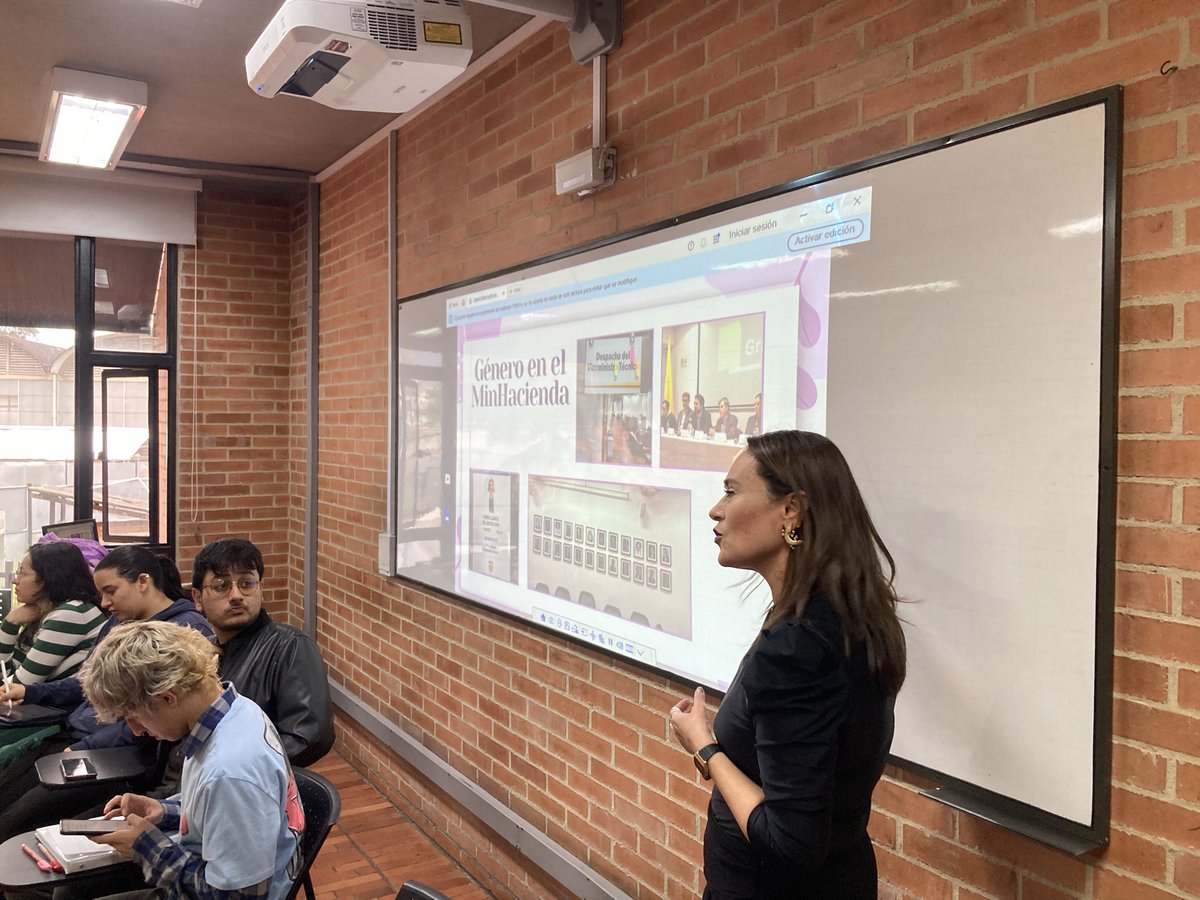 Ayer tuvimos el privilegio de contar con la visita de <a href="/LaMartaSinH/">Marta Juanita Villaveces-Niño</a> en nuestro seminario #GéneroYEconomía de la <a href="/fceunal/">Facultad Ciencias Económicas UNAL</a>. Muchas gracias Juanita querida por tu tiempo, generosidad y por compartir todo tu conocimiento con nosotrxs. ¡Siempre bienvenida a tu casa la <a href="/UNALOficial/">Universidad Nacional de Colombia</a> !