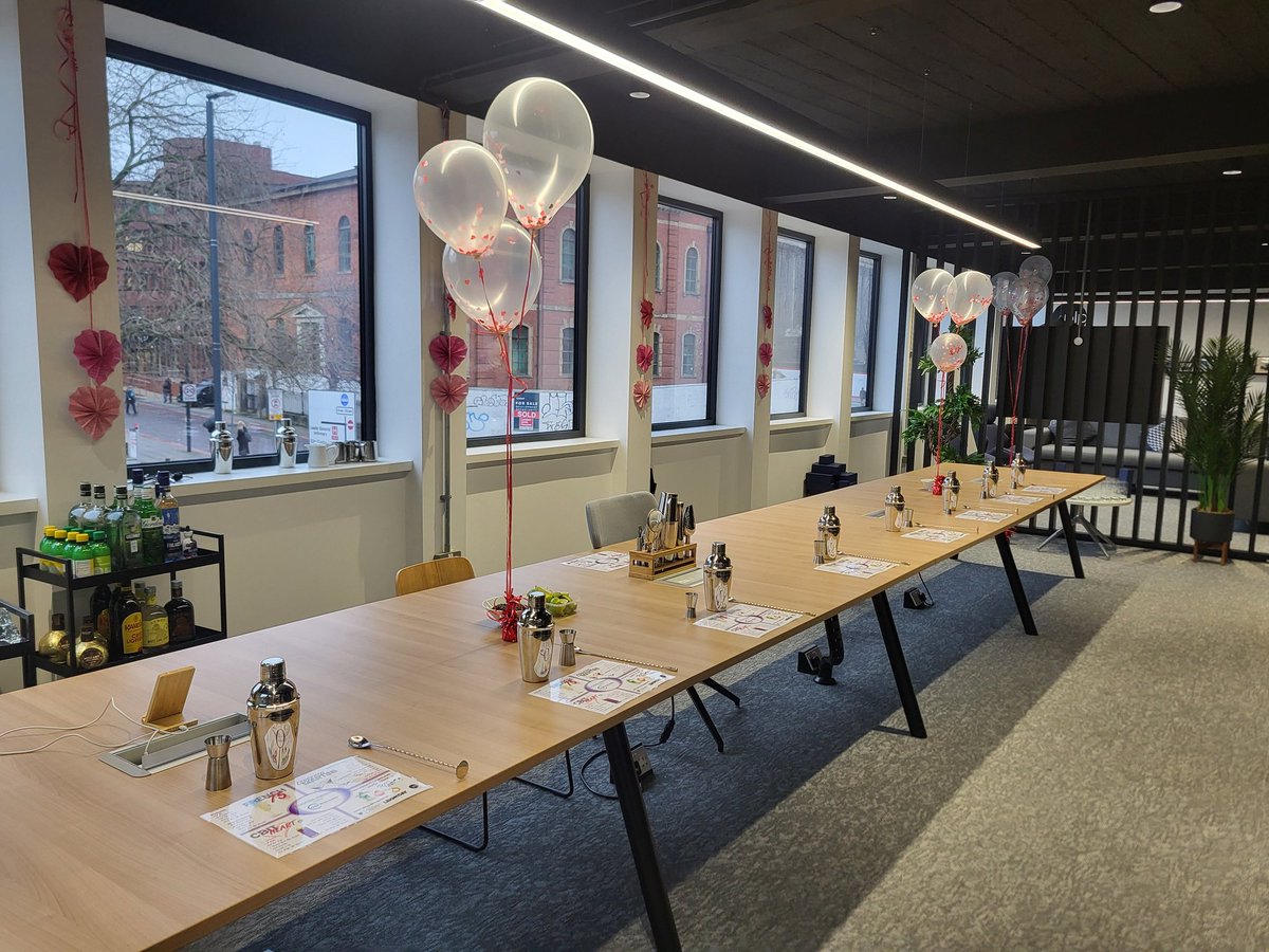 Laura - StorryTellingGinAndTonic tweet media