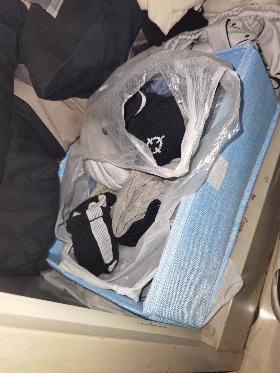 DeborahKin65304's tweet photo. 满袋子篮球袜配tt和油是什么理工直男帅哥标配吗😏果然长的帅的就是有优势啊连xsh都丰富得多，味道也很不错呢😍
#扫楼射鞋 #直男帅哥 #直男体育生 #直男偷拍 #体育生白袜 #体育生原味 #原味白袜 #原味内裤 #白袜臭脚体育生 #射袜 #男大体育生  #男大 https://t.co/Syqtd2JsxT