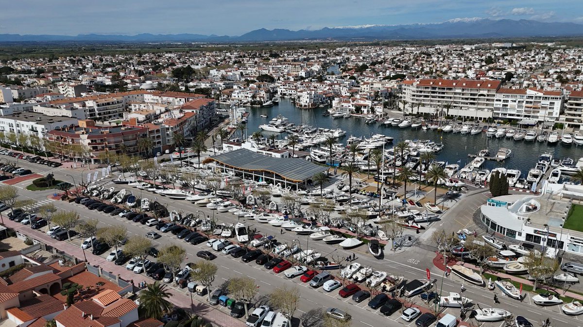 ¡Atención, amantes de la náutica! La XXXV Fira del Vaixell d'Ocasió de Empuriabrava se celebrará del 12 al 20 de abril de 2025 en el Port Marina Empuriabrava.
No pierdas la oportunidad de encontrar la embarcación de tus sueños en un entorno inigualable. ¡Te esperamos!