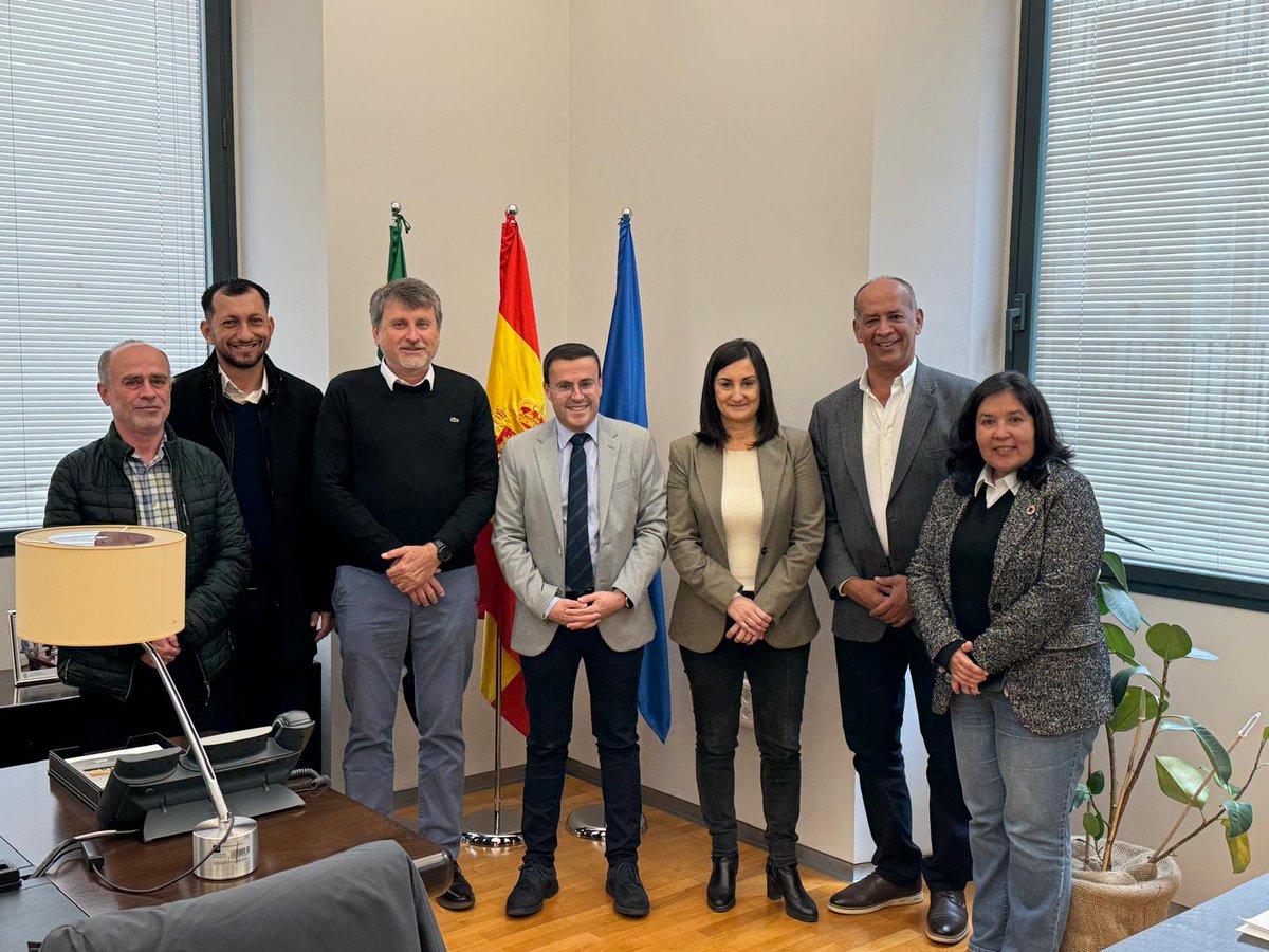 FELCODE's tweet photo. 📍 El presidente de la @DiputacionBadajoz, Miguel Ángel Gallardo, recibe a la delegación de autoridades de Cordillera 🇵🇾en su pasantía con #FELCODE.
Han visitado también el consorcio PROMEDIO, referente en gestión de residuos y agua en la provincia 🌍💧
#FELCODE #Mancomunidades https://t.co/wZKtD8x8v9