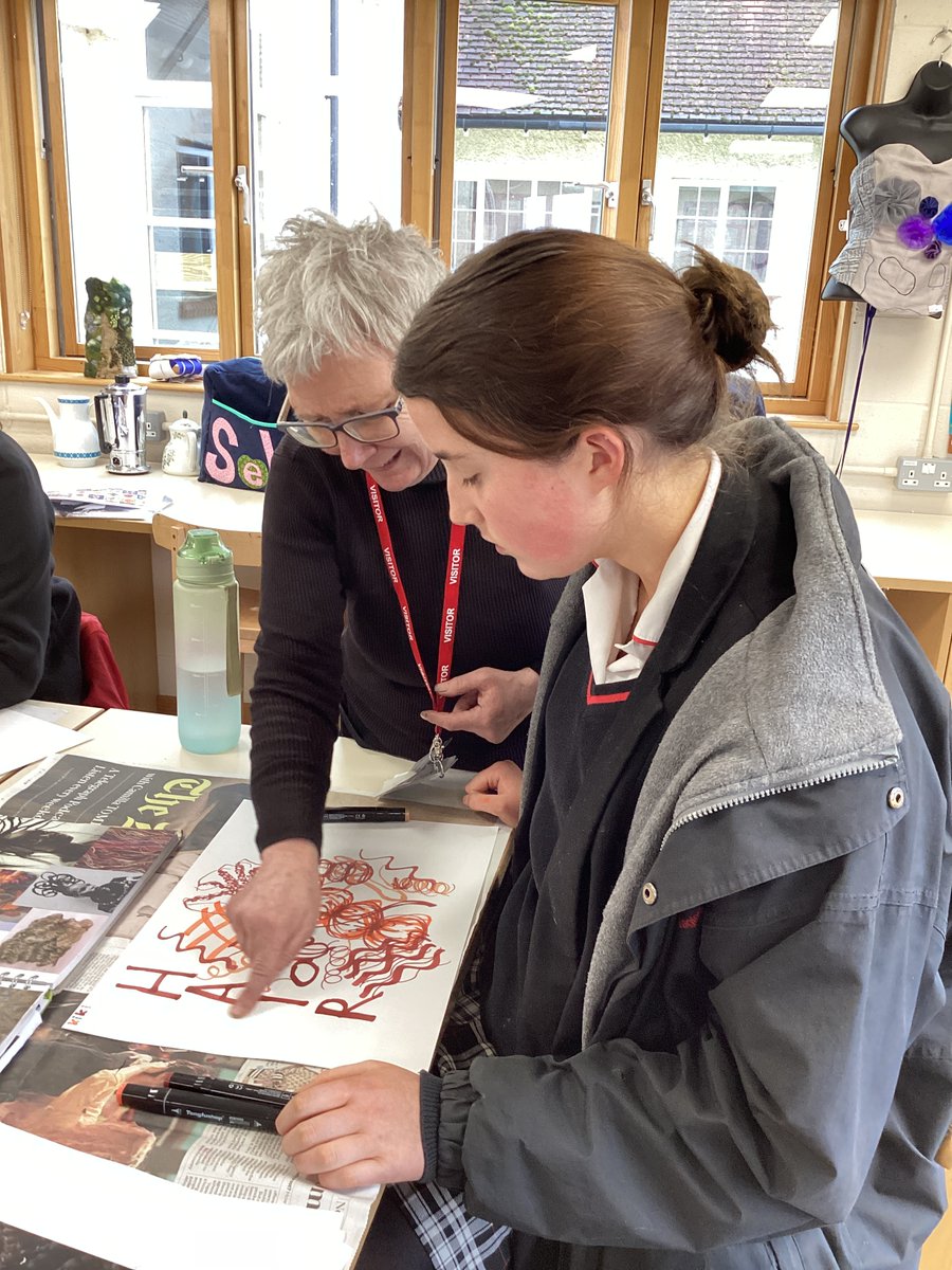 PipersSenior's tweet image. We had a fantastic year 11 Textiles workshop today with artist and tutor, Jeanette Barnes. Students learnt various drawing skills which they will develop later into print, embroidery and design ideas. #PipersYear11 #PipersInspire