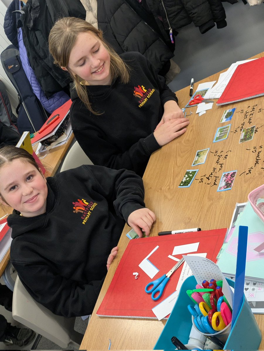 EastfieldPSHull's tweet image. #6CW have worked hard this afternoon, classifying plants and leaves in different ways. #EPSScience 🌿🌸🌻