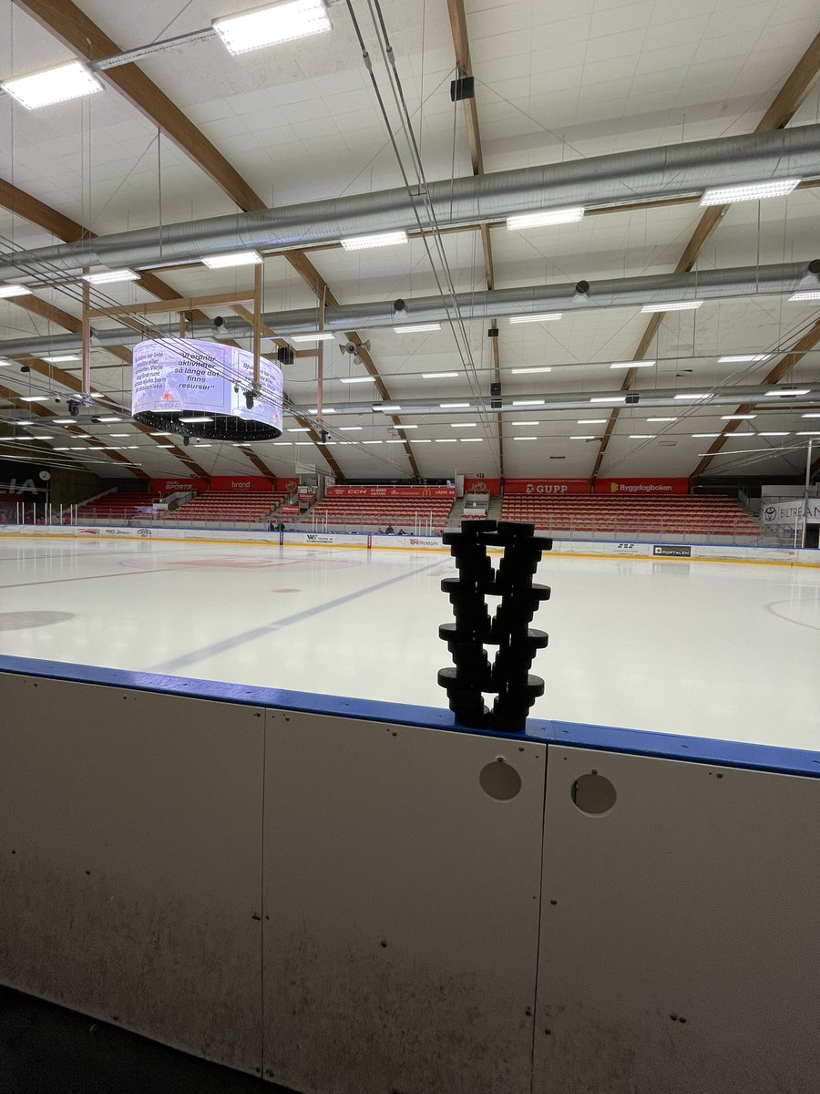 Debut med A-laget. Almtuna away fast det känns ju som hemma. Kom ihåg att snälla pojkar inte får kyssa vackra flickor