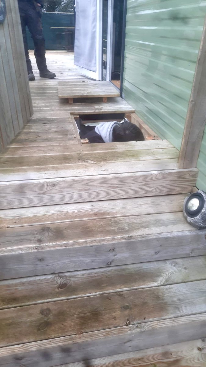 The #coastalkippford grounds team are hard at work on the winter service, ready for arriving customers. Thank you team! 🙏