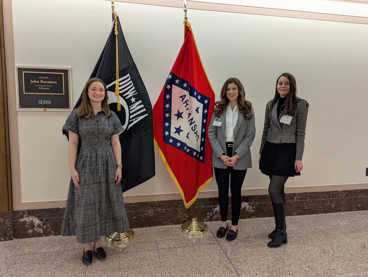 NeuroNerdette's tweet photo. Vision loss is one of the major causes of disability in the U.S., and the economic burden is estimated to be near $200 billion annually. Last week, we visited Capitol Hill to advocate for National Eye Institute to continue scientific progress and improve the lives of patients. https://t.co/mNQ4WWqwl3