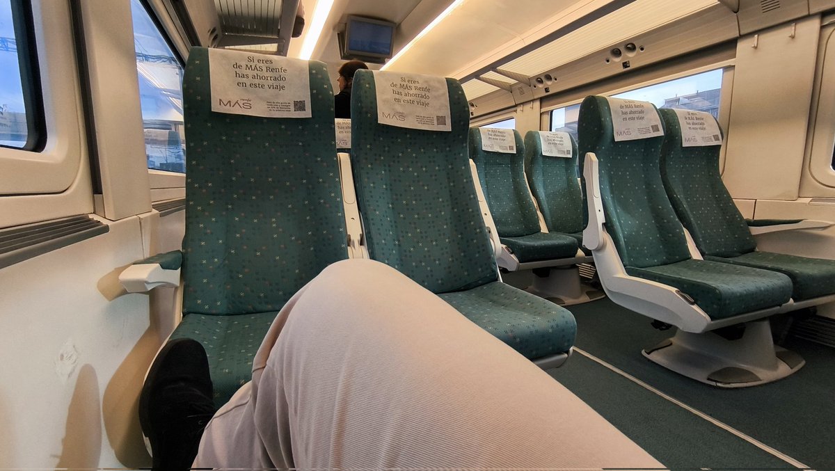 raul_detena's tweet image. Road to Madrid...A disfrutar de unas horas de desconexión 😅😜.

#ReflectionTime #ViajerosAlTren