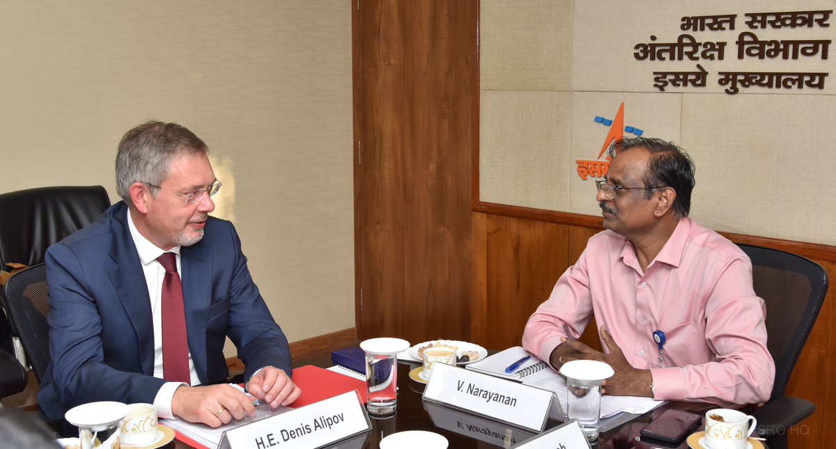 AmbRus_India's tweet image. 🇷🇺🇮🇳 A cordial meeting with Dr V.Narayanan, Chairman, @isro, & Secretary, DOS. Exchanged views on strengthening #RussiaIndia cooperation in space exploration and related fields.