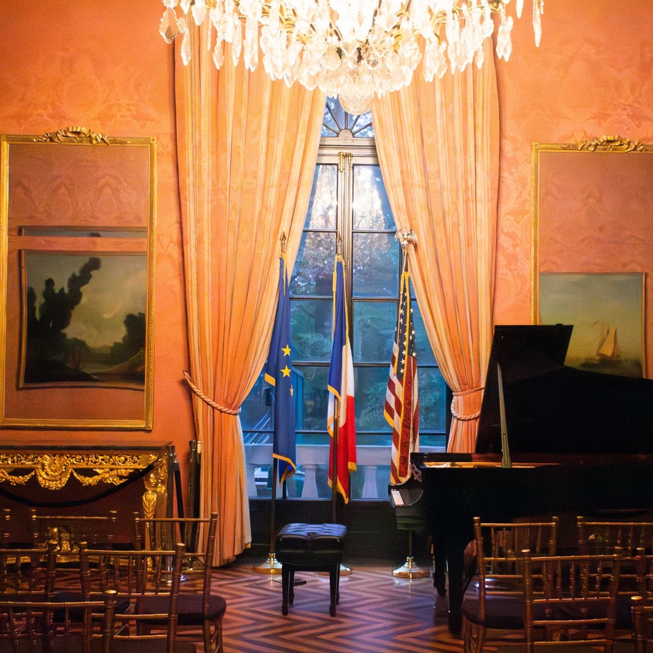 franceinnyc's tweet image. 🎹✨ Experience the world of piano music!

@FrAmPiano is thrilled to announce its 2025 season, featuring 4 stunning #piano #recitals at the Consulate in 2025.

Join us on February 20 for a special recital by the maestro Yves Henry. 🎶 

🔗 newyork.consulfrance.org/find-more-abou…