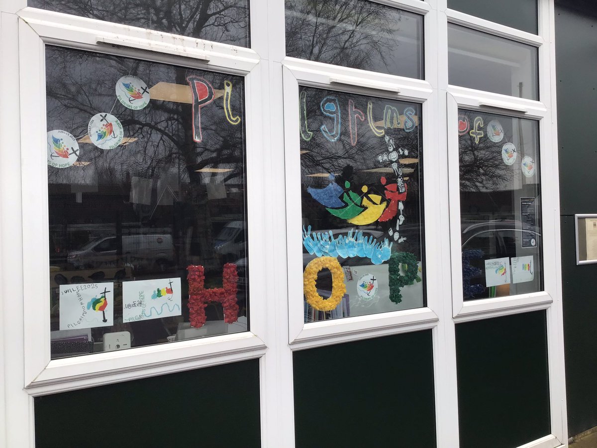 EYFS have been beavering away behind the scenes to create a collaborative window display to celebrate the Jubilee Year 2025 - Pilgrims of Hope ❤️💛💚💙 #Jubilee2025 #PilgrimsofHope 
#LoveLearnLive
#STMRE
#STMEYFS
<a href="/StThomasMoreAlk/">Mrs Butterworth</a> <a href="/MissMcBrideSTM/">Miss McBride</a> <a href="/RCSalfordEd/">Diocese of Salford Department for Education</a>