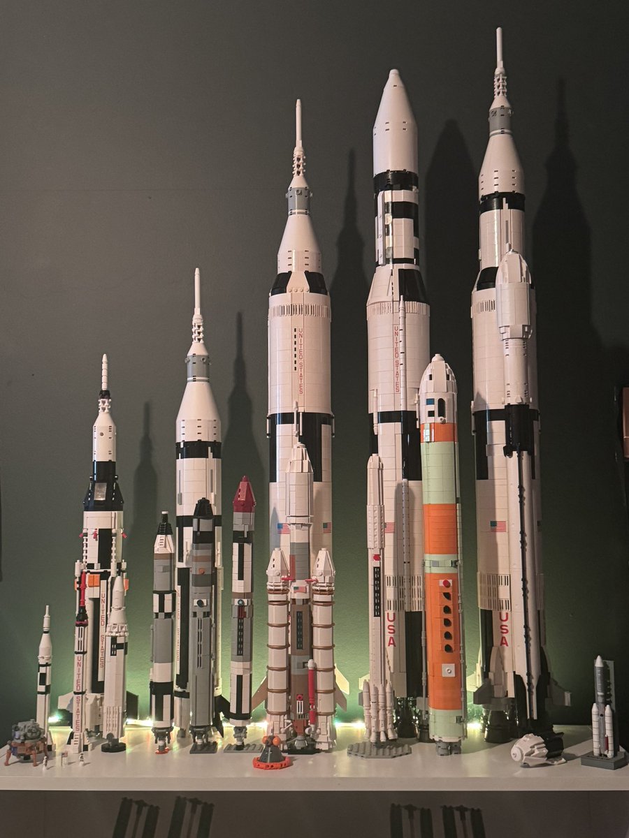 Truthful_ast's tweet photo. I’m still so obsessed with my lego rocket garden https://t.co/lB3r75iegW