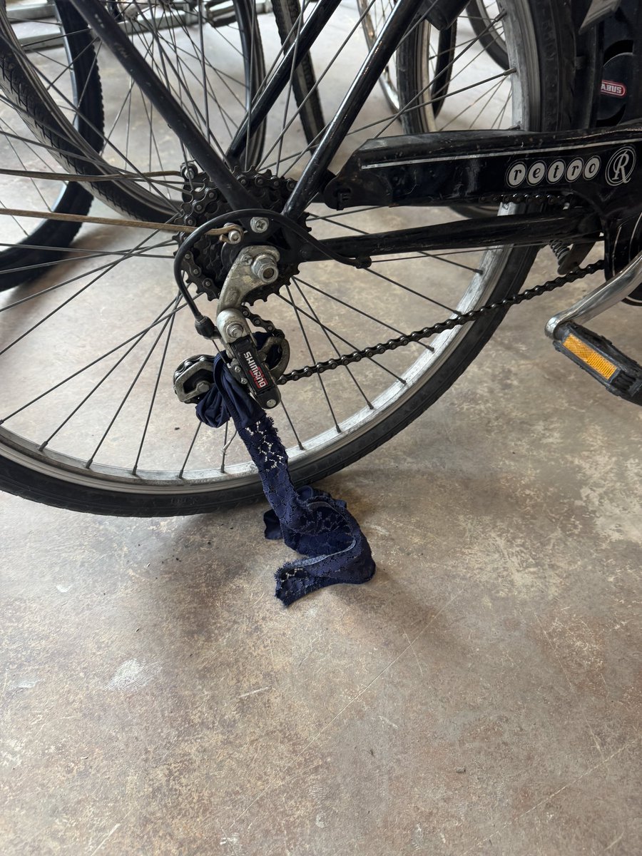 Spotted chez un Réparateur de vélo. 😅