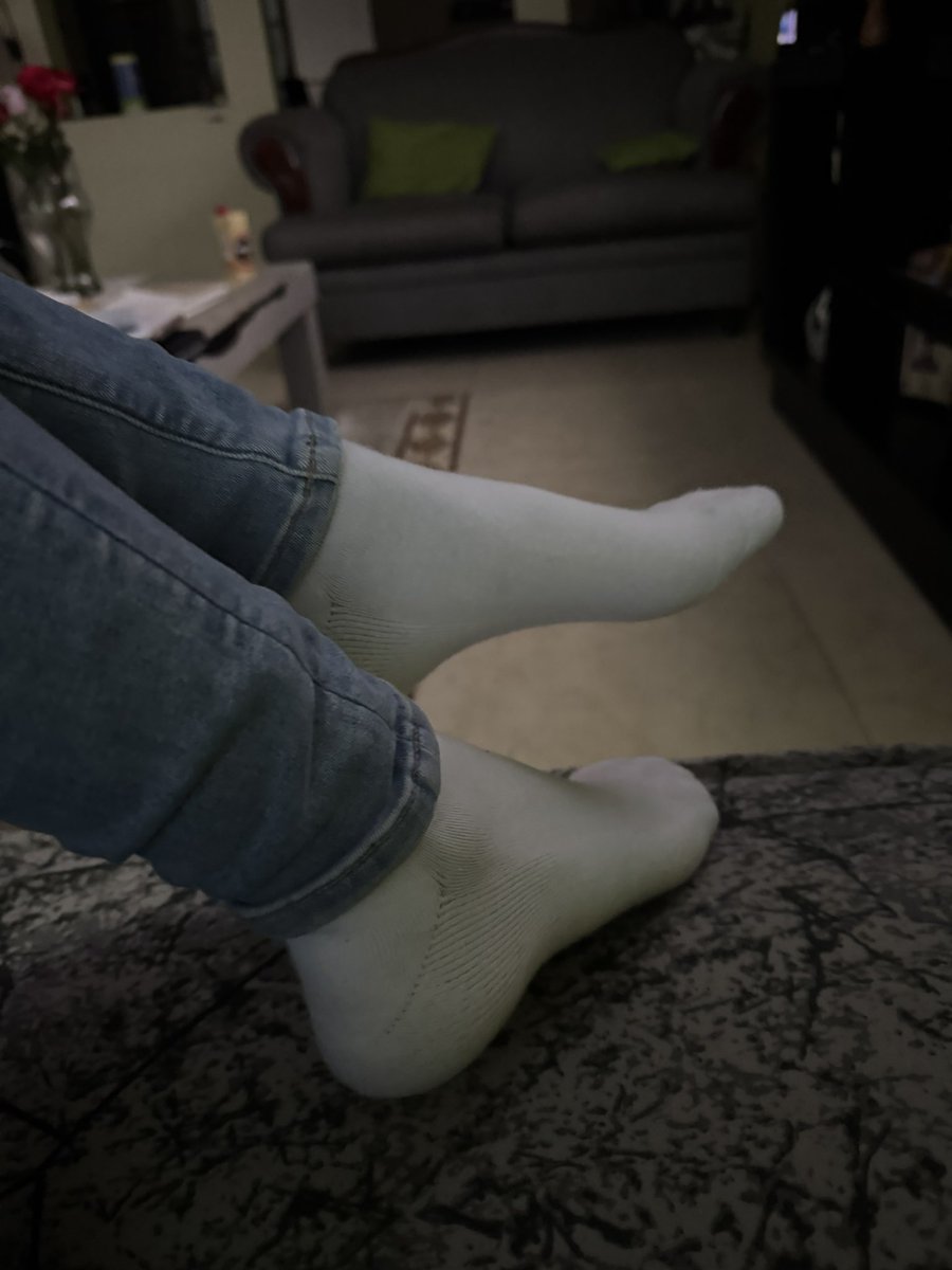 Any buyer? I’ll send your pics in 10 minutes or less #buyingcontnent