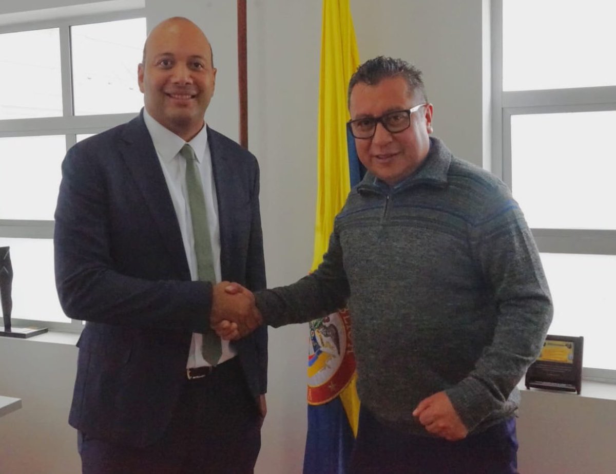 gtarazona1's tweet photo. Hoy atendimos una importante reunión para la firma protocolaria del convenio entre nuestra @udistrital y la University of Technology and Education de Estados Unidos. 

Con su rector, el doctor Manuel Villero, acordamos aunar esfuerzos para promover la cooperación entre nuestras instituciones, desde los campos de formación, investigación, creación, innovación y la extensión con proyección social. 

Así mismo, abordamos la posibilidad de generar alianzas enfocadas a la doble titulación, las cotutelas de tesis doctorales, el desarrollo de proyectos de cooperación e investigación conjunta.
