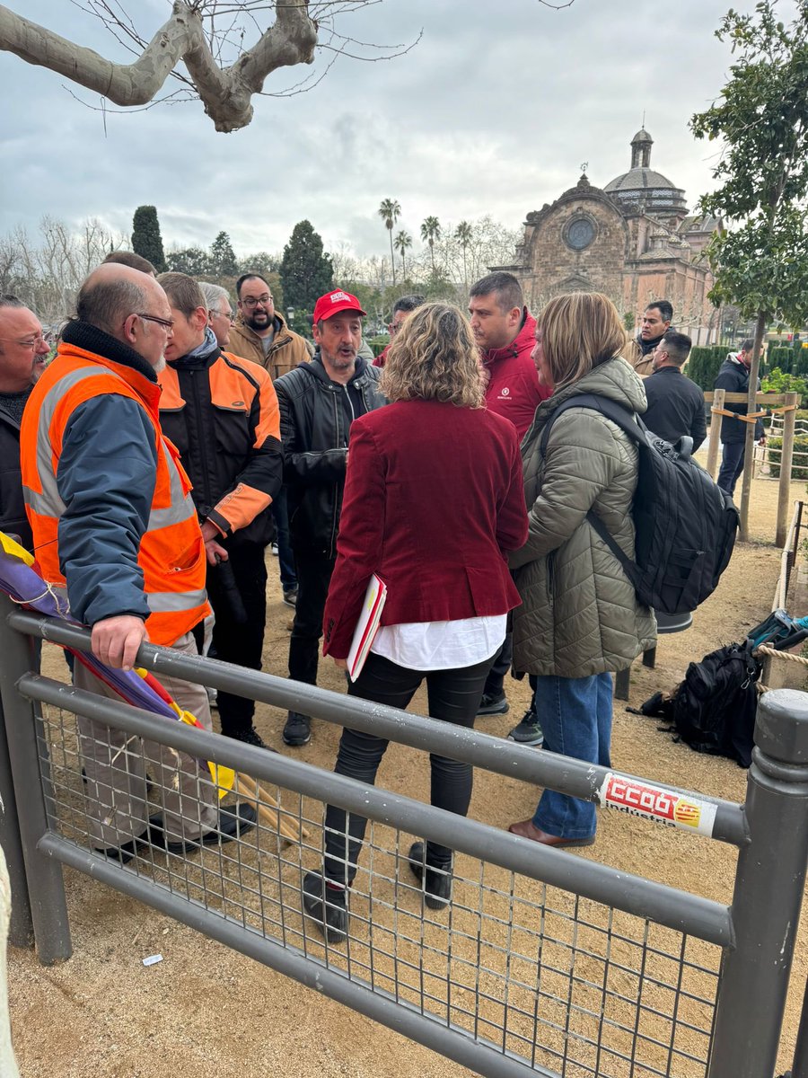 sjaurrieta's tweet photo. Avui hem estat reunits parlant amb @FerranPedret i @conchijc amb els treballadors de Vidrieria Rovira per abordar la situació del tancament que els han plantejat. @ccoocatalunya @ugtcatalunya https://t.co/p28HbhXimt