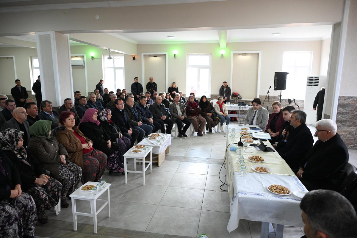 edirne_valiligi's tweet photo. 📍Valimiz Yunus Sezer, Meriç İlçemize bağlı  Kadıdondurma köyümüzde 27 mahalle, köy muhtarı ve vatandaşlarımız ile bir araya geldi. 

▪️Köylerimize yönelik yapılan altyapı-üst yapı çalışmaları, sıcak asfalt çalışmaları, içme suyu, tarımsal sulama ve diğer yatırımlar hakkında değerlendirme ve açıklamalarda bulunan Valimiz Yunus Sezer, vatandaşlarımız ve muhtarlarımızın taleplerini dinledi.