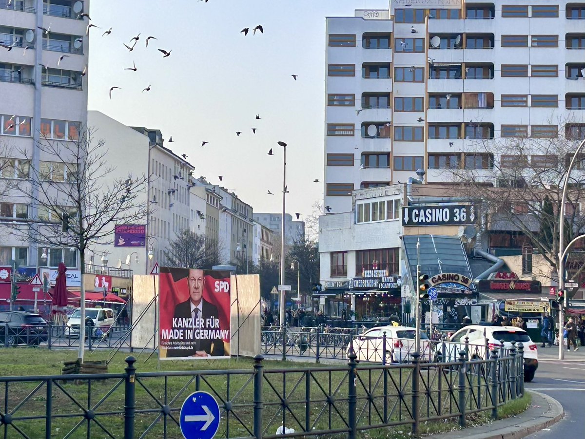 Aha, Olaf kriegt also den Ehrenplatz in der Mitte des Kottis… 🤭