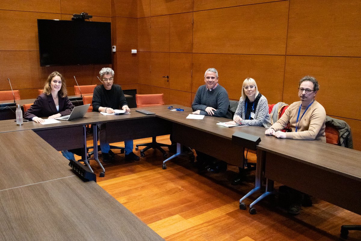 L'FP ha estat oblidada i menystinguda durant massa anys, tant per la manca d'oferta de cicles i de places públiques, com pel tracte cap als docents.
Gràcies, <a href="/PtfpRed/">Red_PTFP</a>, per aquesta reunió per posar en comú les necessitats i propostes de futur per millorar la formació professional.