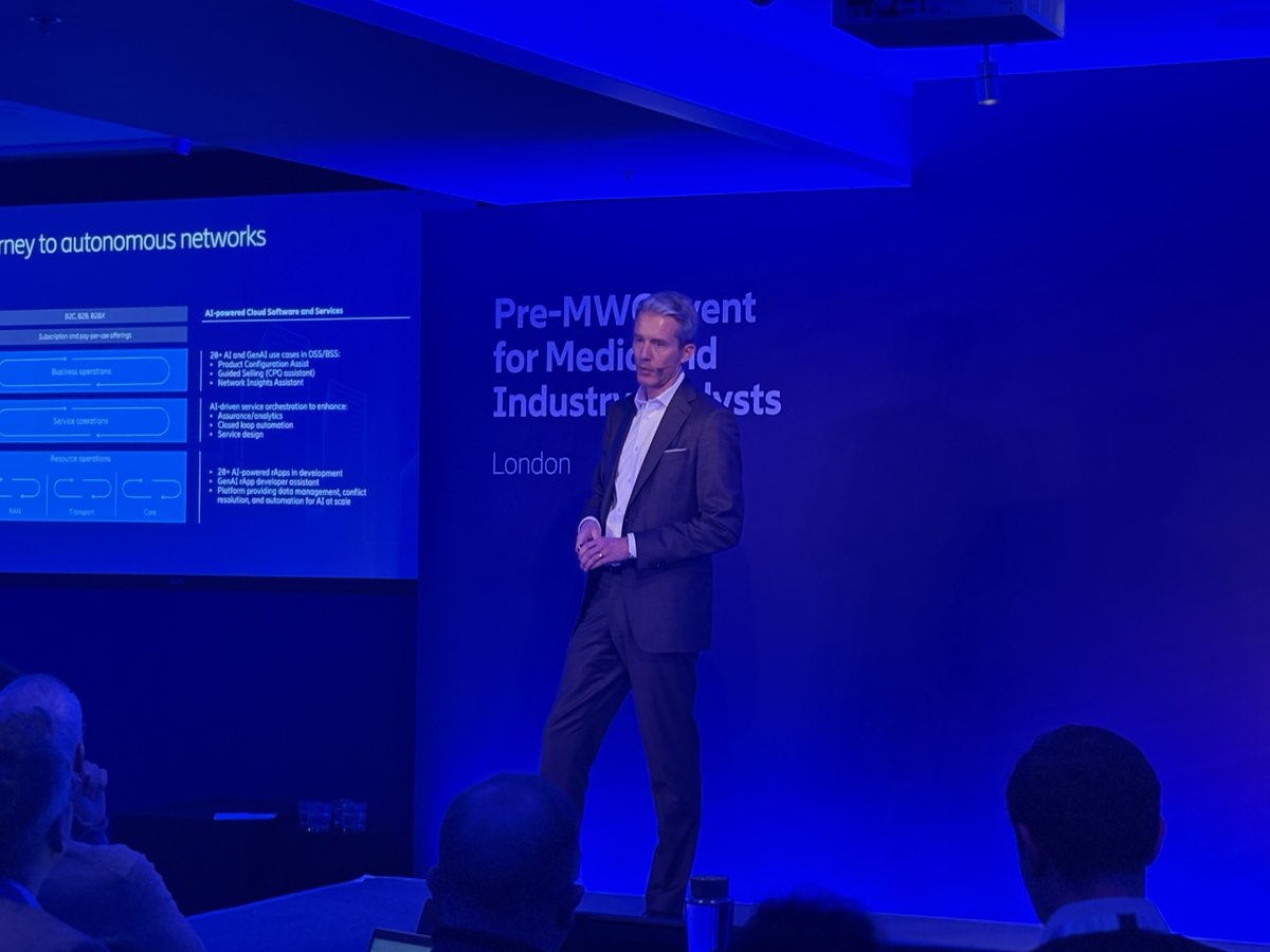 ericsson's tweet image. Per Narvinger is on stage now, diving into how #NetworkAutomation and #AI are driving a new innovation ecosystem.
We're leading the charge with our SMO and rApps ecosystem, creating autonomous, #ProgrammableNetworks. Exciting to see our collaboration with AT&T in action! 🤝