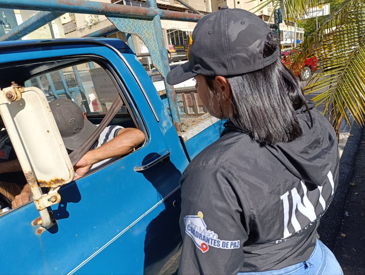 SeguridadvialLU's tweet photo. Servidores públicos del #INTT La Urbina promueven la educación vial responsable https://t.co/BXiFRAKpNp