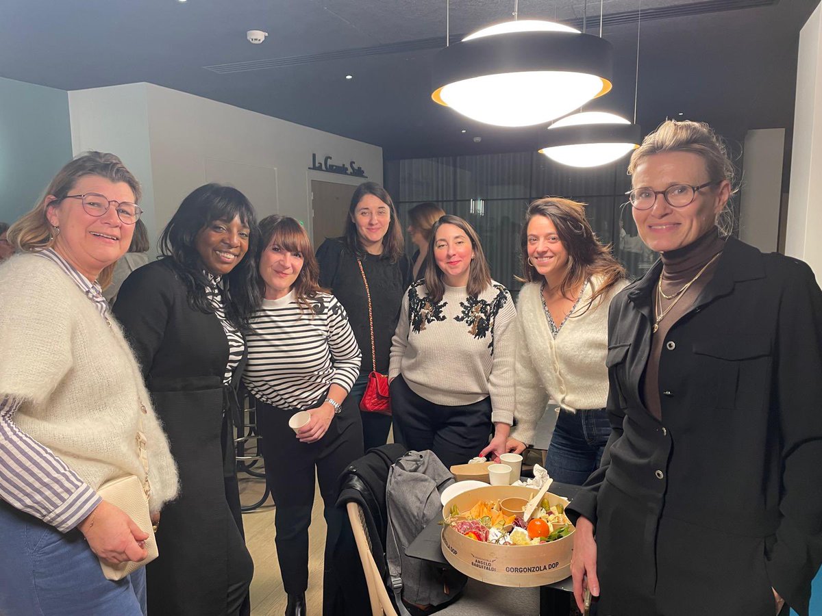 PFDM #FemmesMedias (@pfdmedias) on Twitter photo ✅ Formidable afterwork #PFDMmentoring hier soir dans les locaux de @newenstudios !
✅ Échanges passionnants entre mentores, mentorées et membres <a href="/PFDMedias/">PFDM #FemmesMedias</a> autour d’une thématique passionnante et riche d’enseignements « Les Vertus de l'échec » ou « Comment l’échec peut être la ✅ Formidable afterwork #PFDMmentoring hier soir dans les locaux de @newenstudios !
✅ Échanges passionnants entre mentores, mentorées et membres <a href="/PFDMedias/">PFDM #FemmesMedias</a> autour d’une thématique passionnante et riche d’enseignements « Les Vertus de l'échec » ou « Comment l’échec peut être la